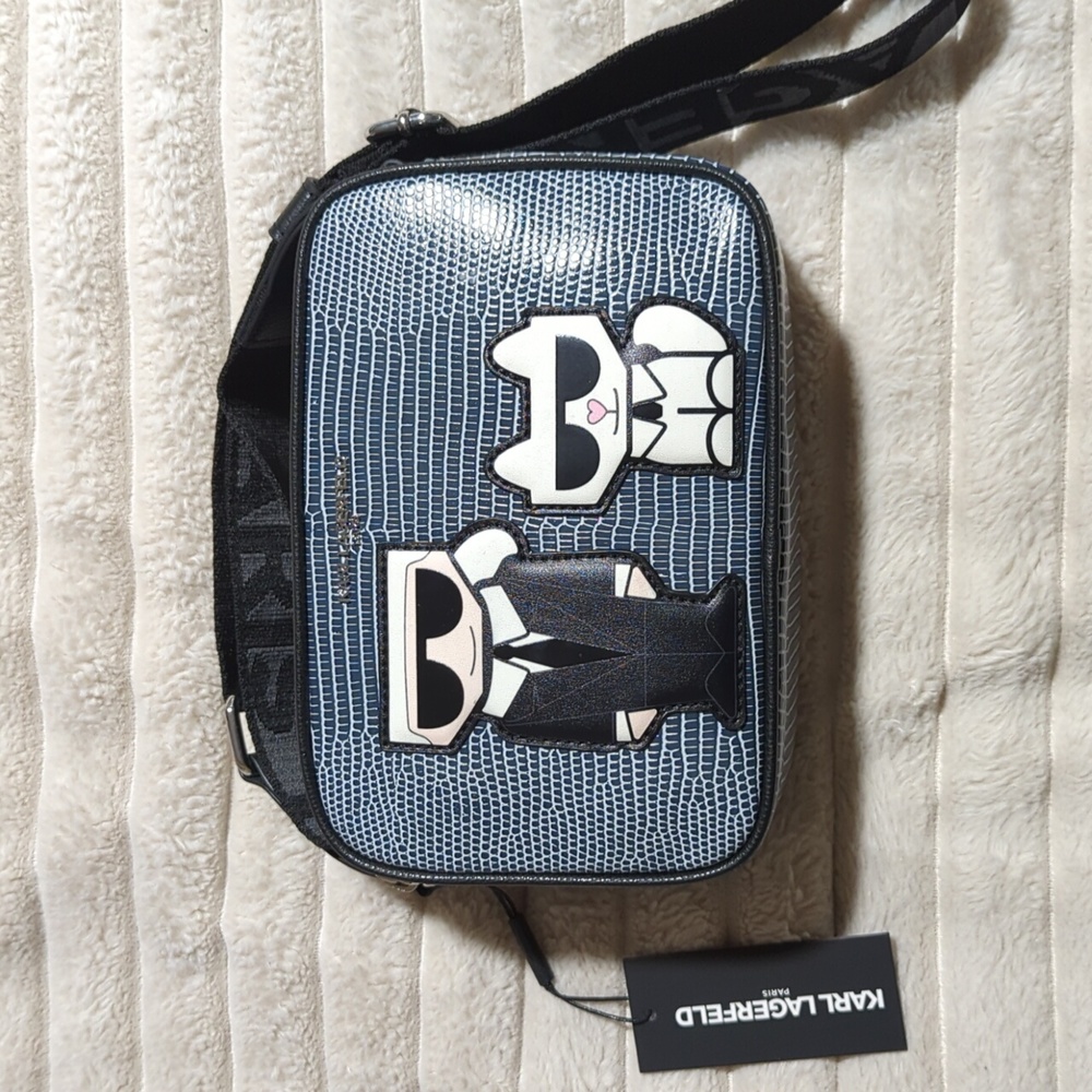 NWT handbag. Navy blue and black